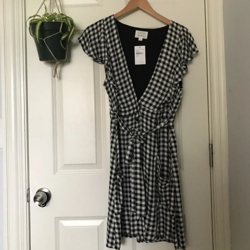 Button up gingham day trip dress! - Picture 1 of 4